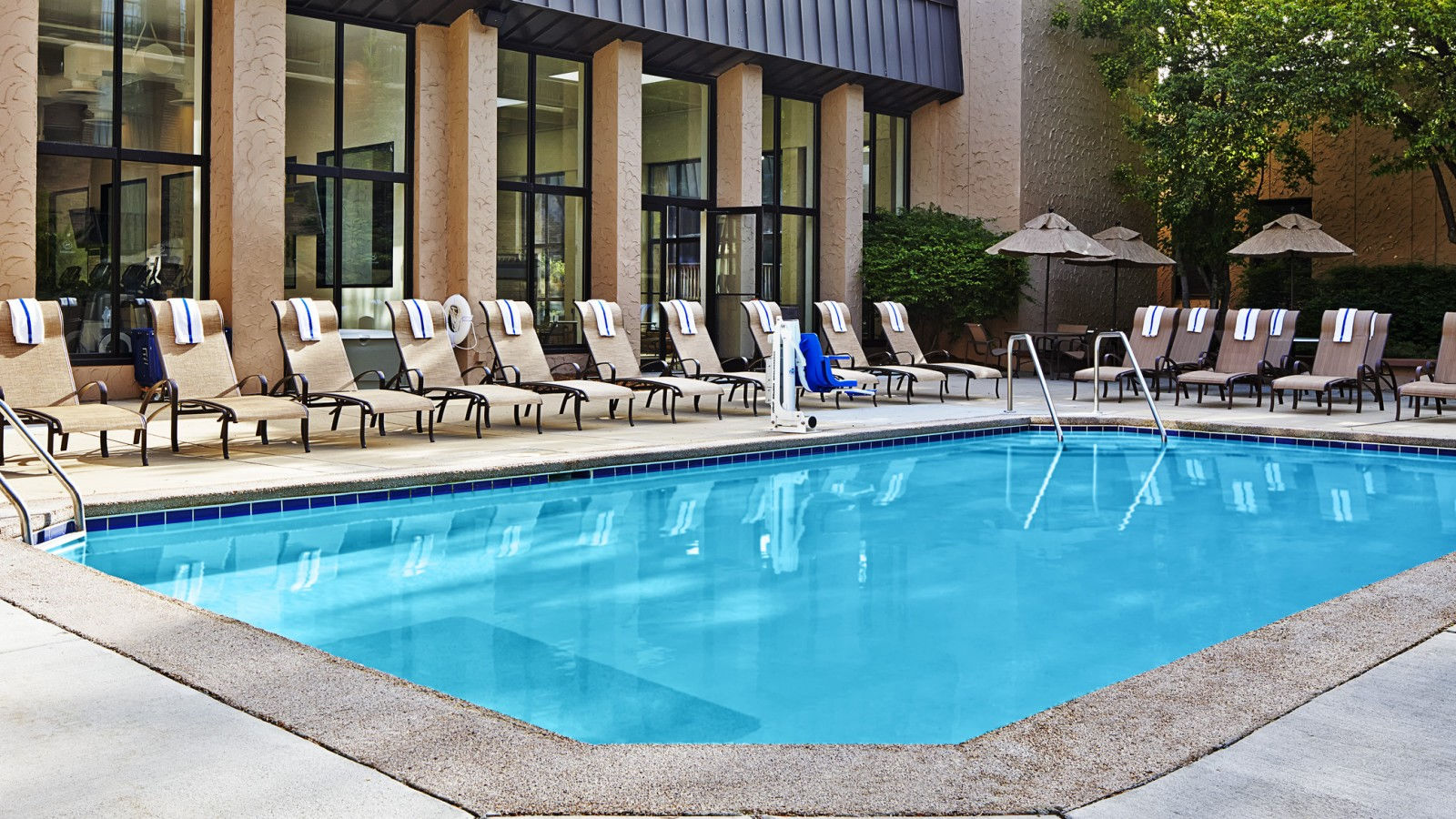 Milwaukee Wisconsin Hotel Information Sheraton Milwaukee Brookfield Hotel